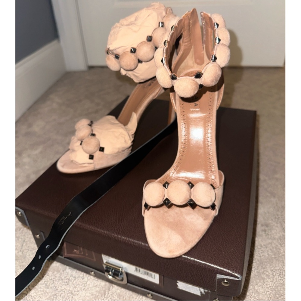 ALAIA LA BOMBE 90 Suede Sandals in Chair color (nude/blush) size 37.5